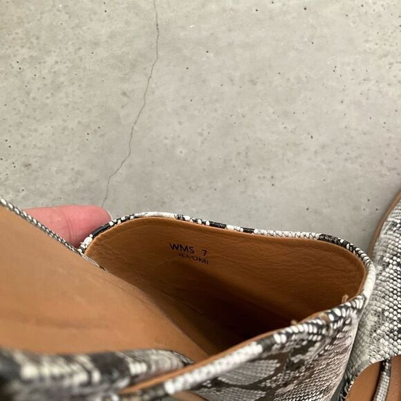 Report Illumi Asymmetrical Pointed Toe Snakeskin Flat - Picture 4 of 4